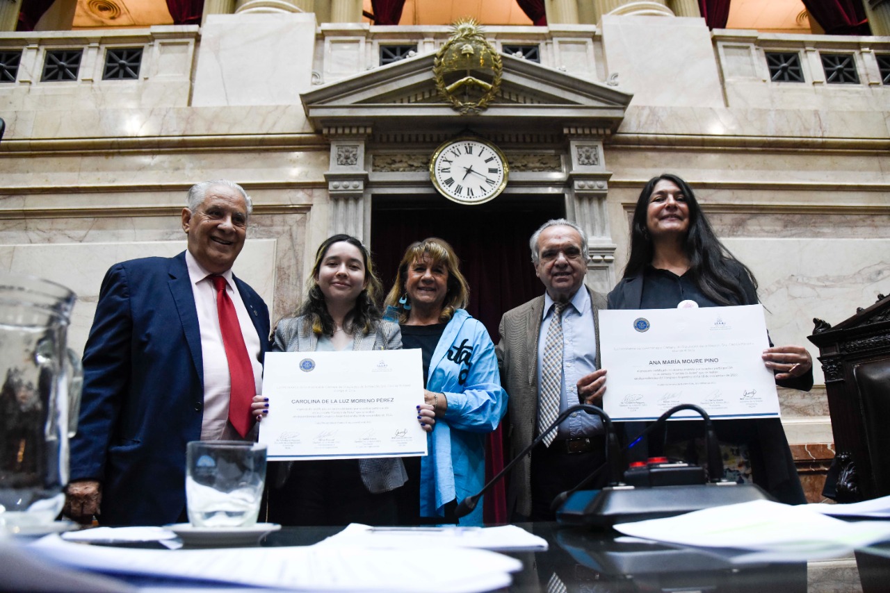 Entrega de diplomas al cierre de la edición.