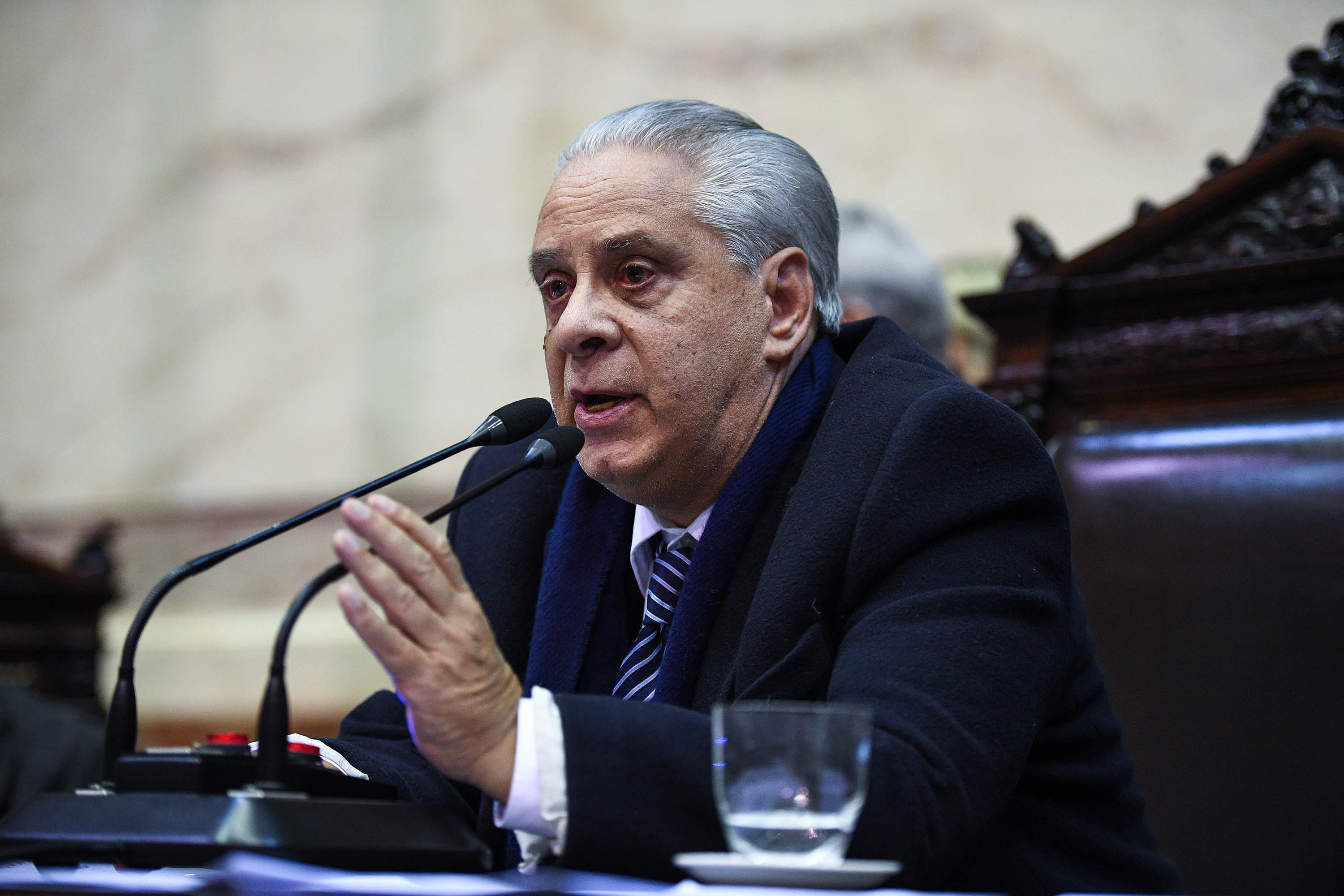 El diputado de la Nación (MC) Daniel A. Basile dirige la sesión.