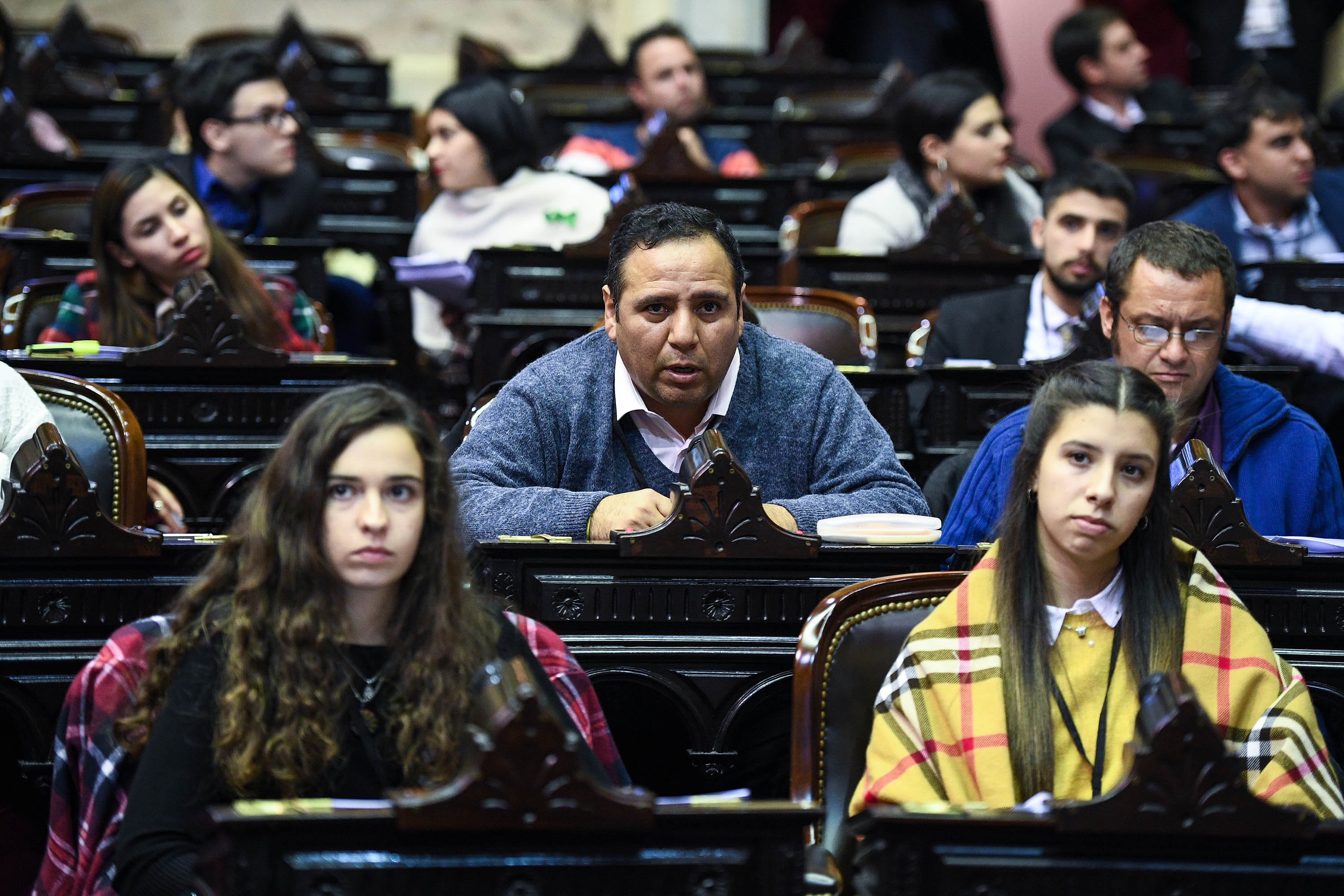 Un participante expone en el recinto.