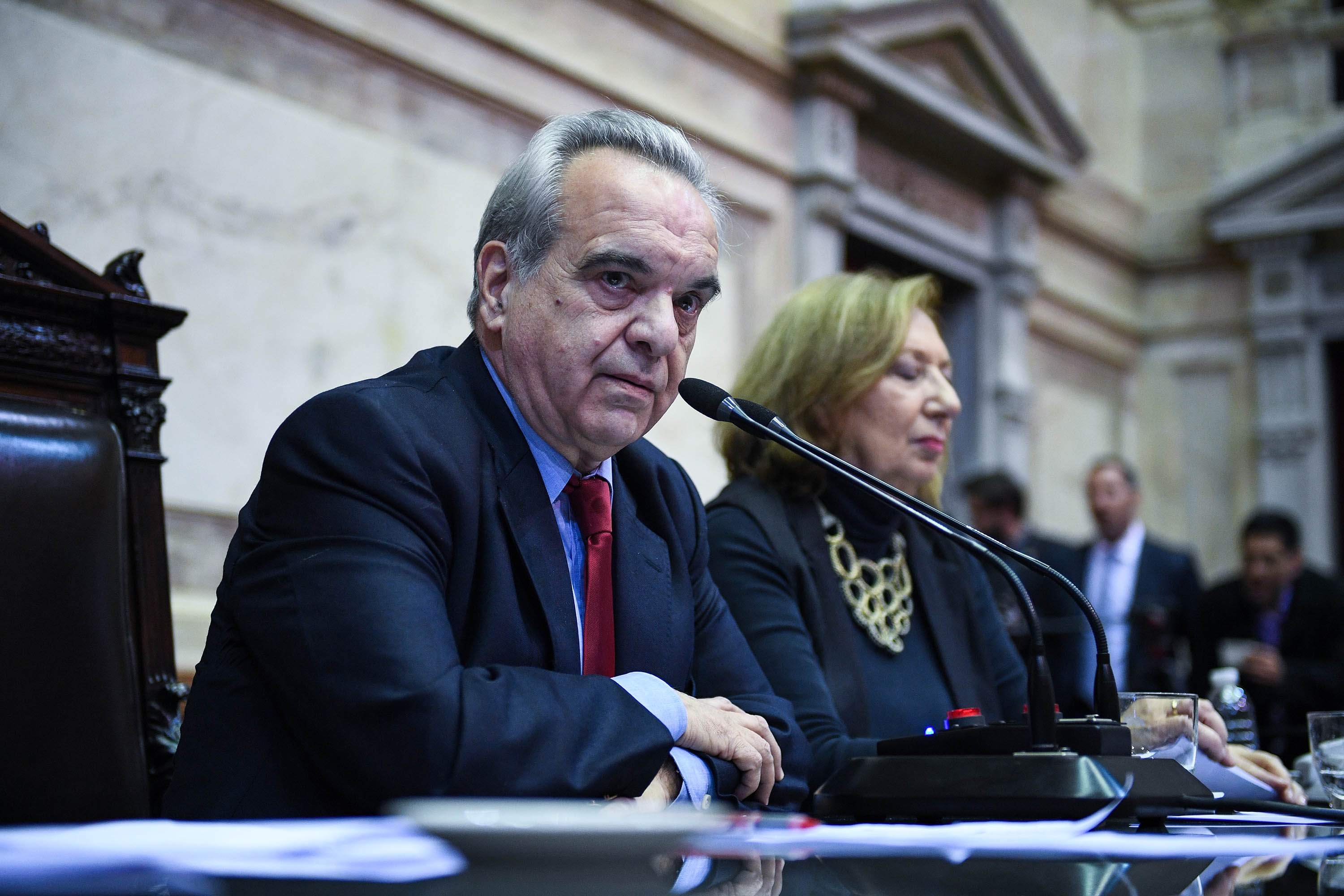 El diputado de la Nación (MC) Rafael Pascual dirige la sesión.