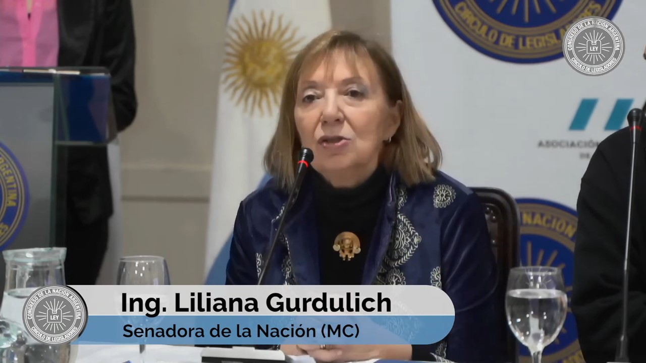Senadora de la Nación (MC) Liliana Gurdulich, secretaria de Interior del Círculo.